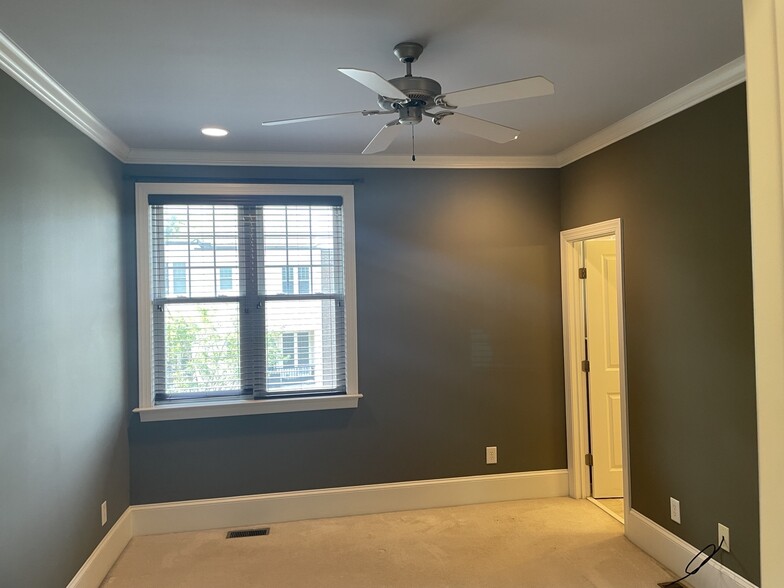 Master Bedroom - 164 Finsbury St