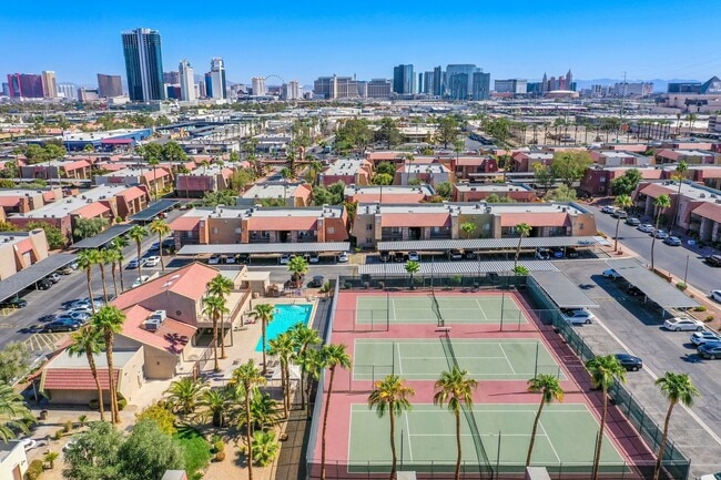 Building Photo - Gorgeous 1Bed/1Bath Condo located in The B...