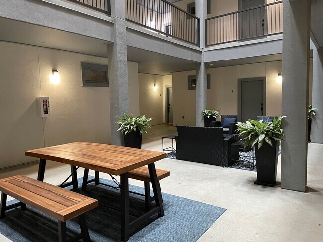 Building Photo - Celia's Court Unit #11