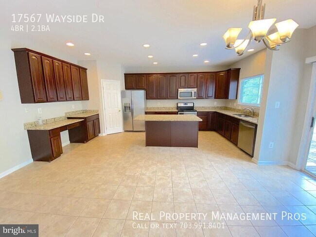 Building Photo - 17567 Wayside Dr