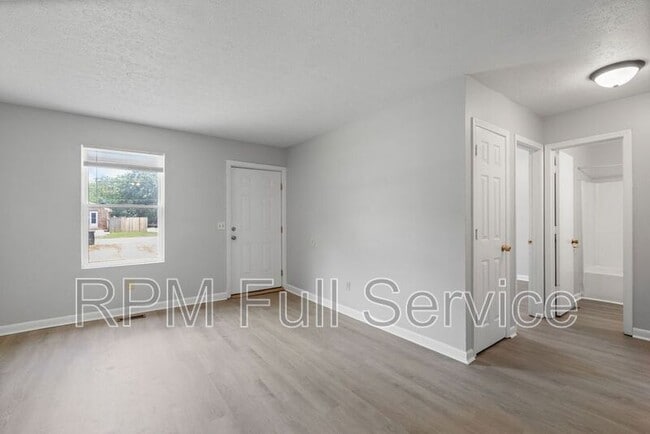 Building Photo - 105 Hubert Dr