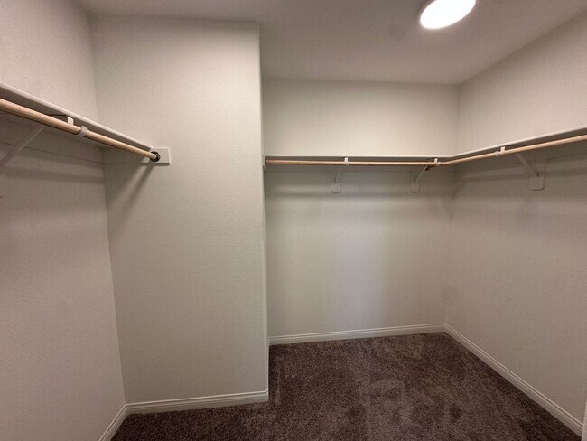 Building Photo - Henderson Townhome for rent