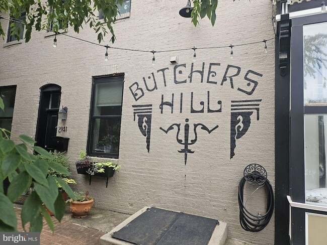 Building Photo - 2215 E Fairmount Ave