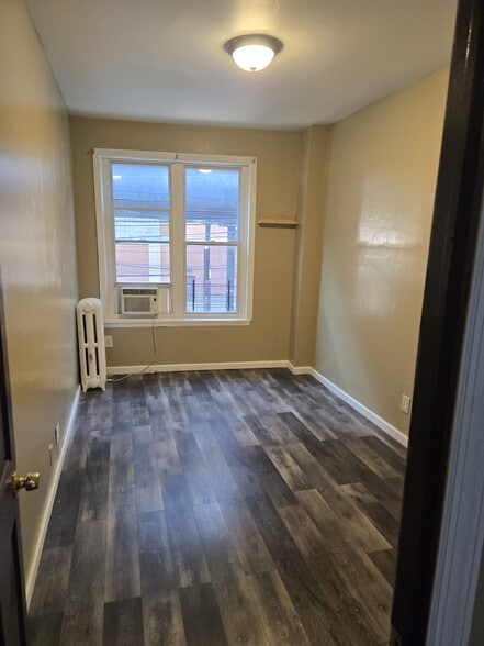 Building Photo - 4406 White Plains Rd
