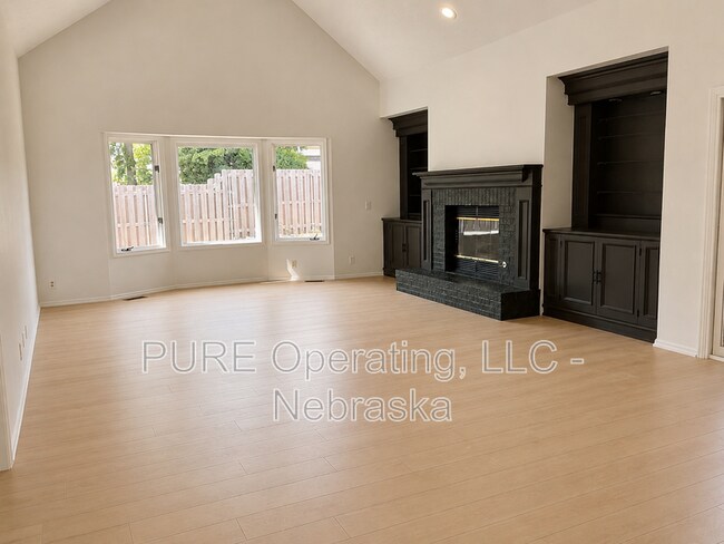 Building Photo - 15527 Mason Cir