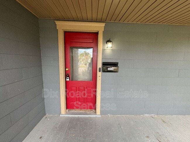 Building Photo - 335 Watervliet Ave