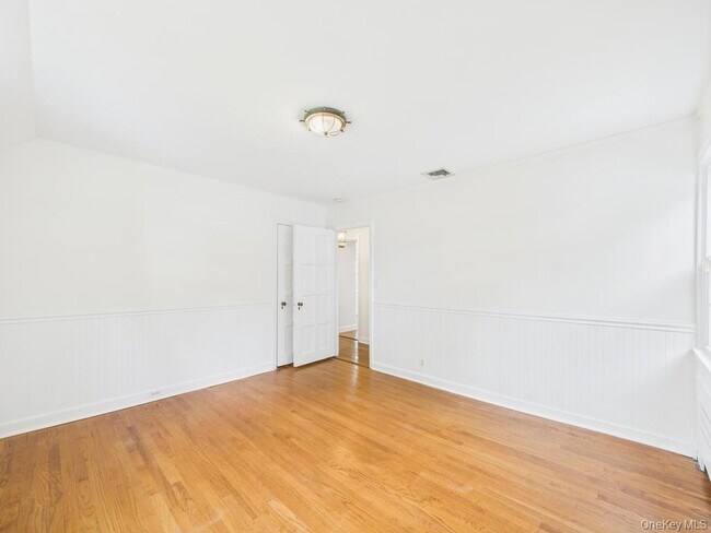 Building Photo - 75 Lord Kitchener Rd