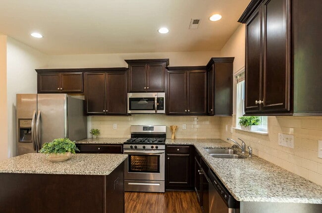 Building Photo - Stunning 4-Bed Home in Wendell with Granit...