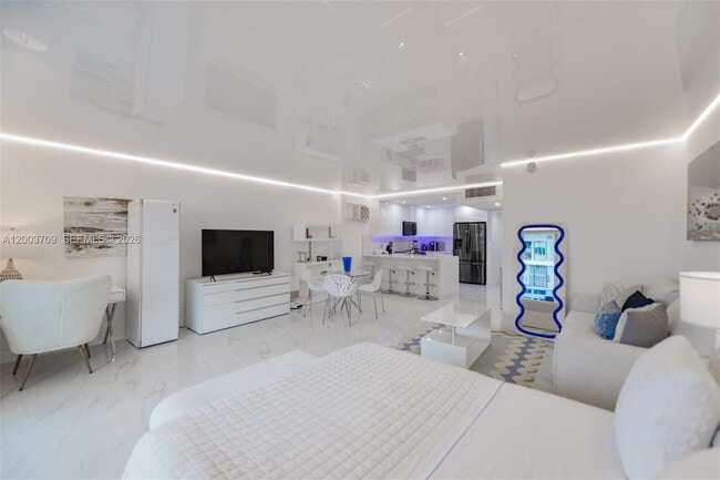 Building Photo - 2301 Collins Ave