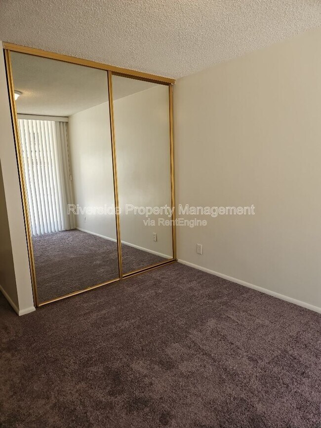 Building Photo - 6979 Palm Ct