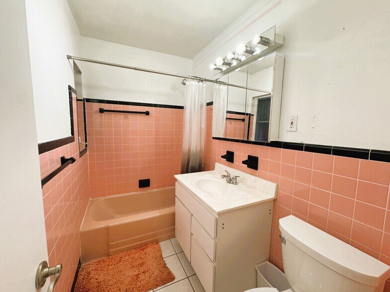 Building Photo - Waterfront Pool Home in Port Charlotte