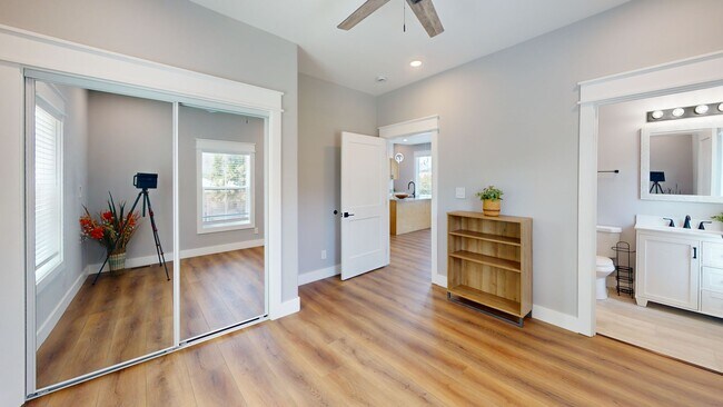 Building Photo - 5BR Townhome in Fort Sanders | Walk to UTK
