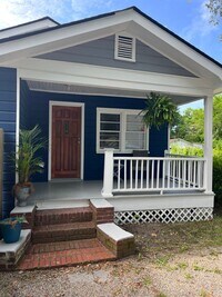Building Photo - Newly Renovated Three Bedroom House in West Ashley