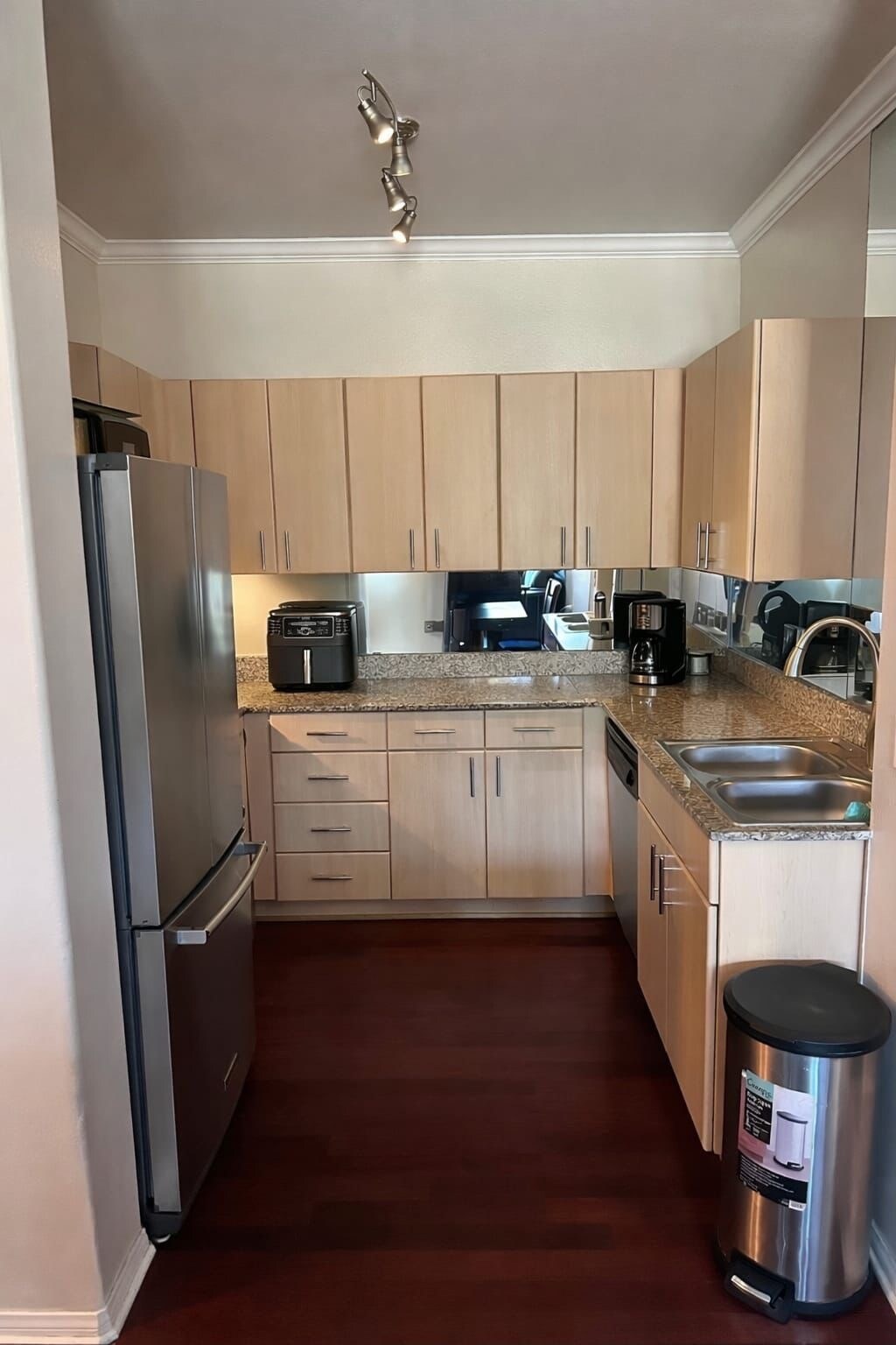 Building Photo - 1642 7th Ave