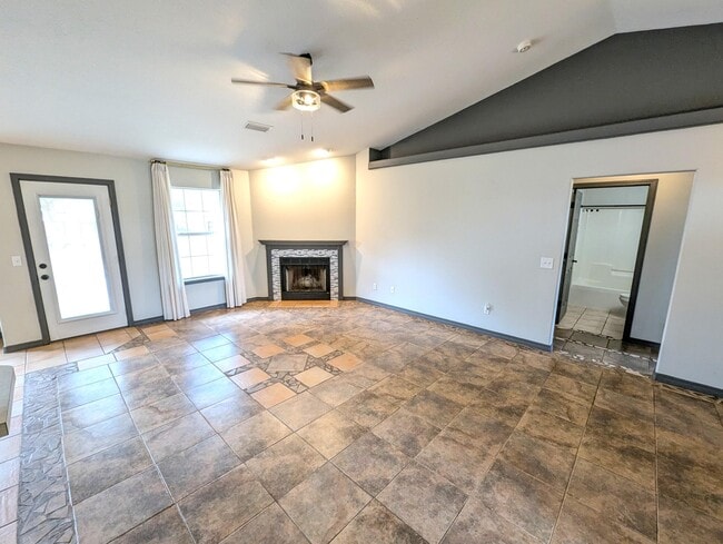 Building Photo - 1909 Sunrise Dr