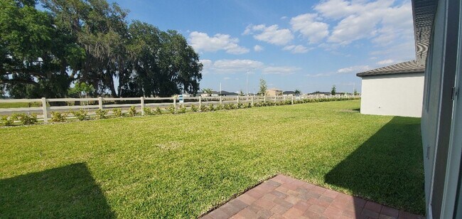 Building Photo - 3-Bedroom, 2-Bathroom in Winter Haven (Vil...