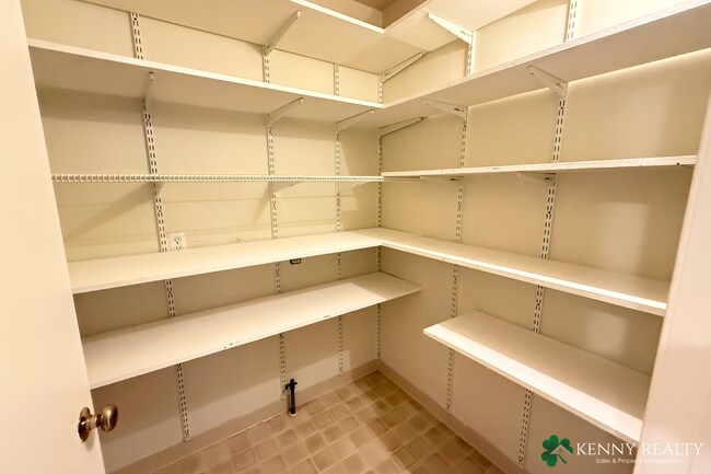 Building Photo - Spacious 4 Bedroom Home in San Mateo Hills with Dual Primary Suites