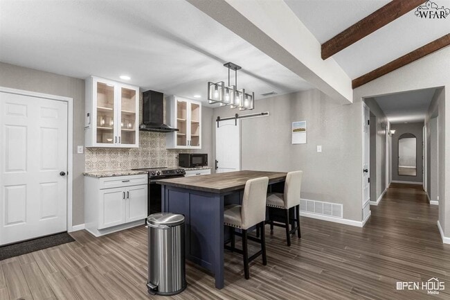 Building Photo - 5504 Hooper Dr