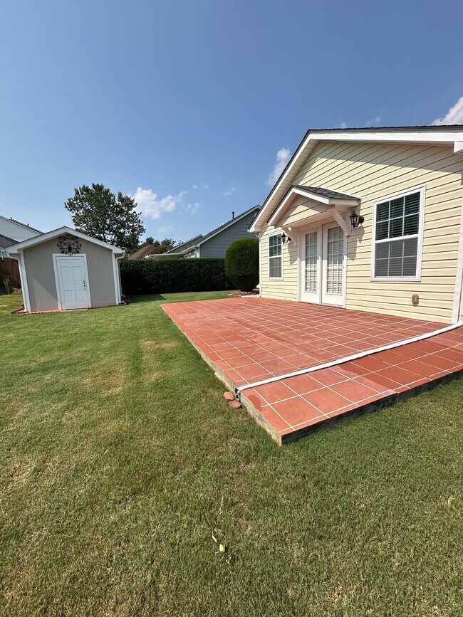 Building Photo - 105 Calcite Dr
