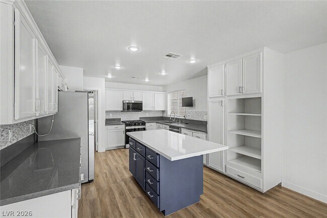 Building Photo - 10547 Lilac Tree Ave