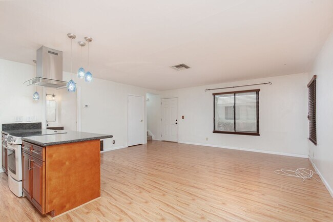Building Photo - Remodeled two bedroom unit with two car carport near UNLV