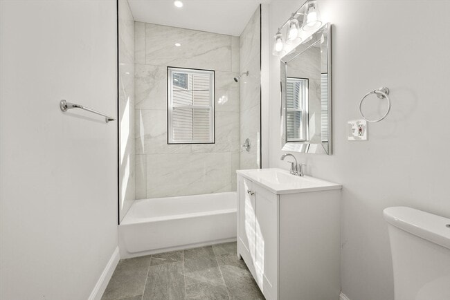 Building Photo - 53 Woodford St