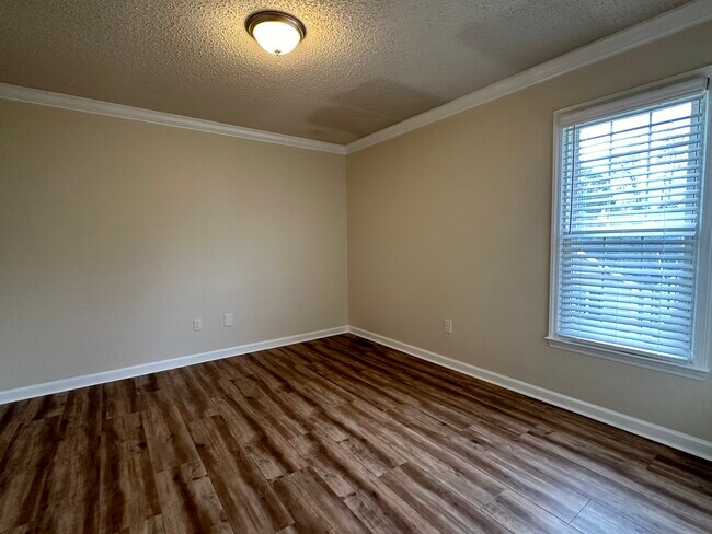 Building Photo - 328 Brookside Ct