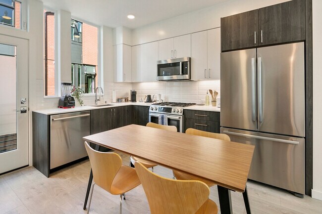 Building Photo - 516 Broadway E