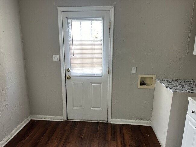 Building Photo - 308 Sinclair Ave