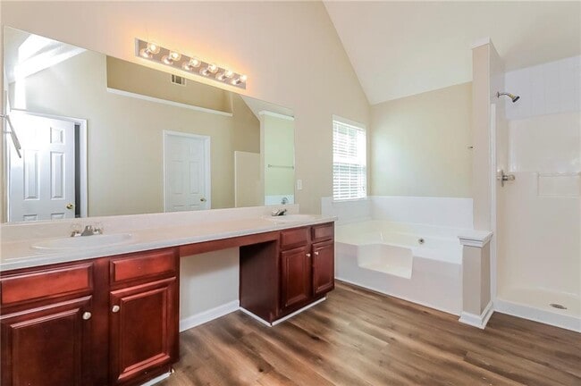 Building Photo - 629 Tomahawk Pl SW