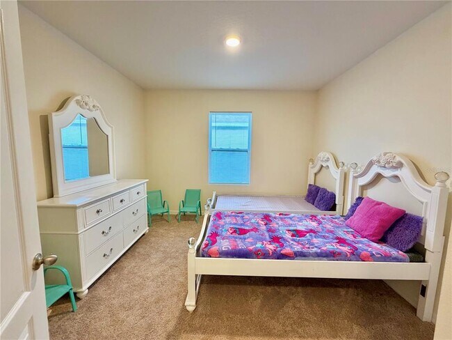 Building Photo - 3029 Country Club Cir