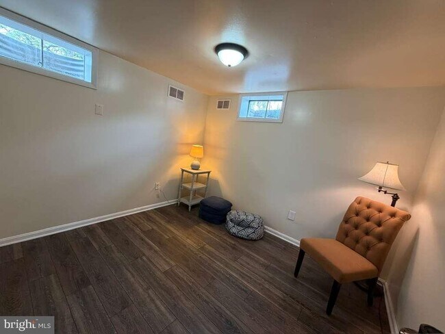 Building Photo - 233 Molden Dr