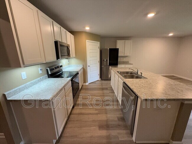 Building Photo - 5482 Peach Dr