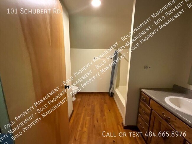Building Photo - 101 Schubert Rd
