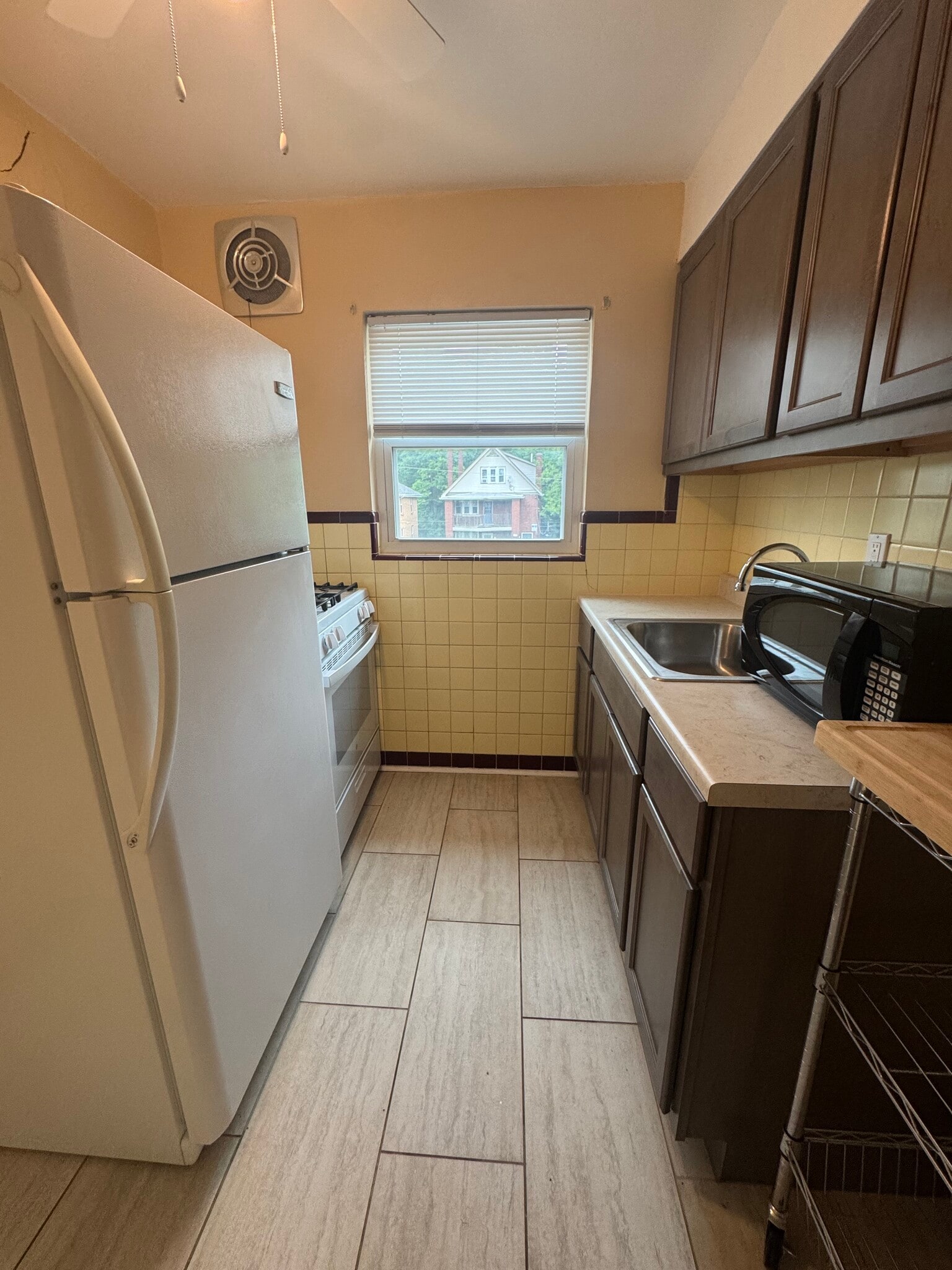 Kitchen - 3410 Cleveland Ct