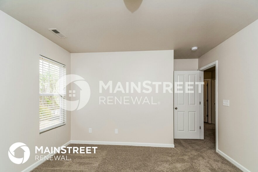 Building Photo - 1203 Summerfield Ln E