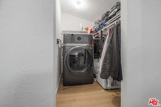 Building Photo - 2422 W 30th St