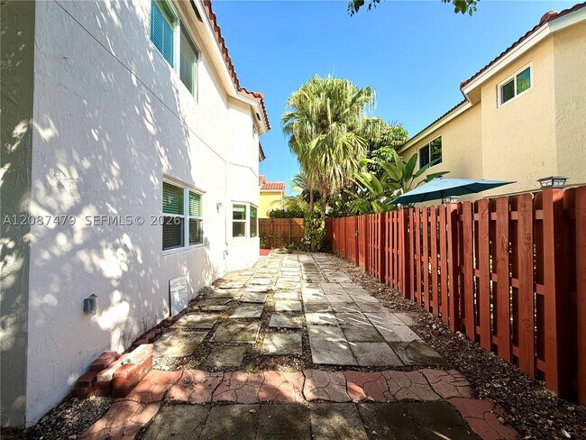 Building Photo - 4631 SW 154th Ct