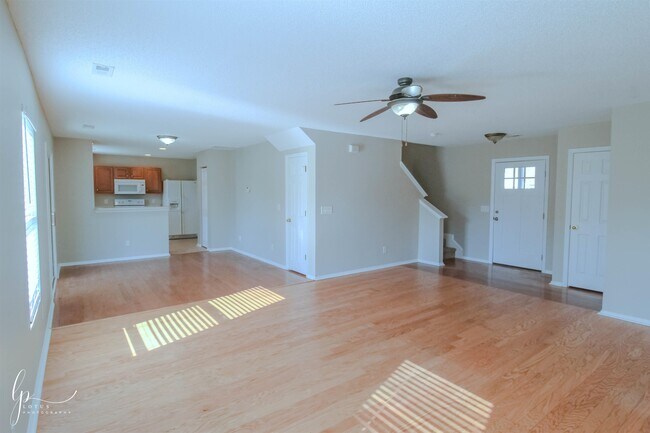 Building Photo - 2013 Laurel Oak Ct