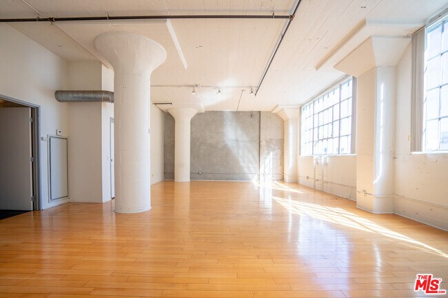 Building Photo - 420 San Pedro St