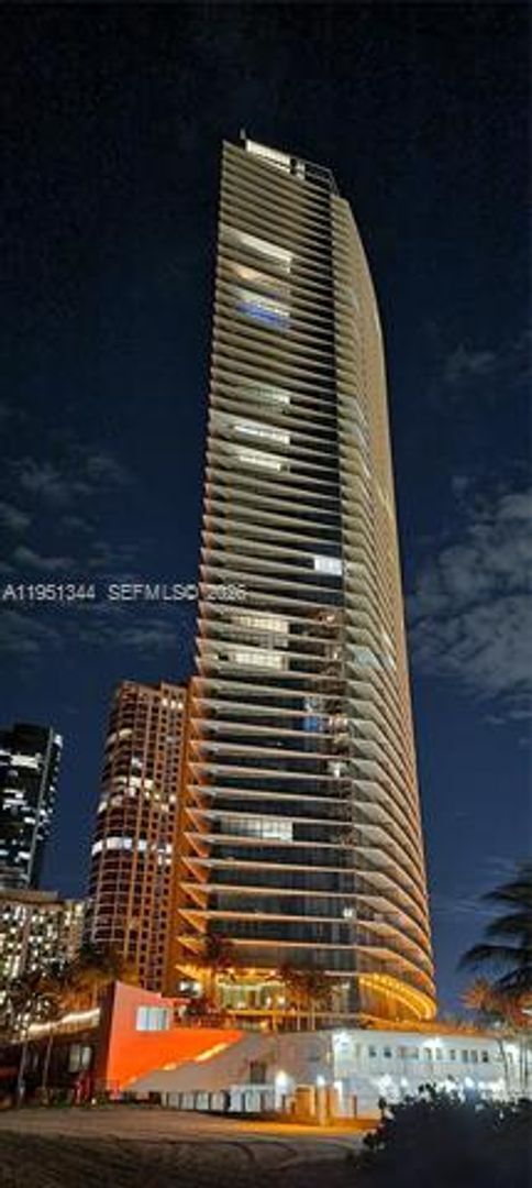 Building Photo - 18975 Collins Ave