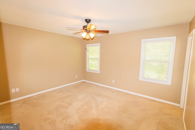 Building Photo - 105 Circle Dr