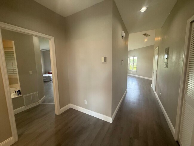 Building Photo - 9847 Perfect Dr