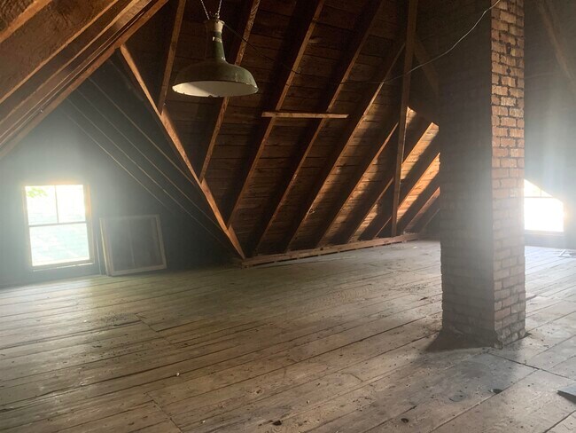 Building Photo - 5 Pleasant St