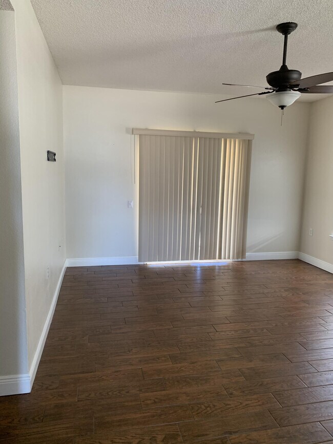 Building Photo - 8949 Camelot Pl