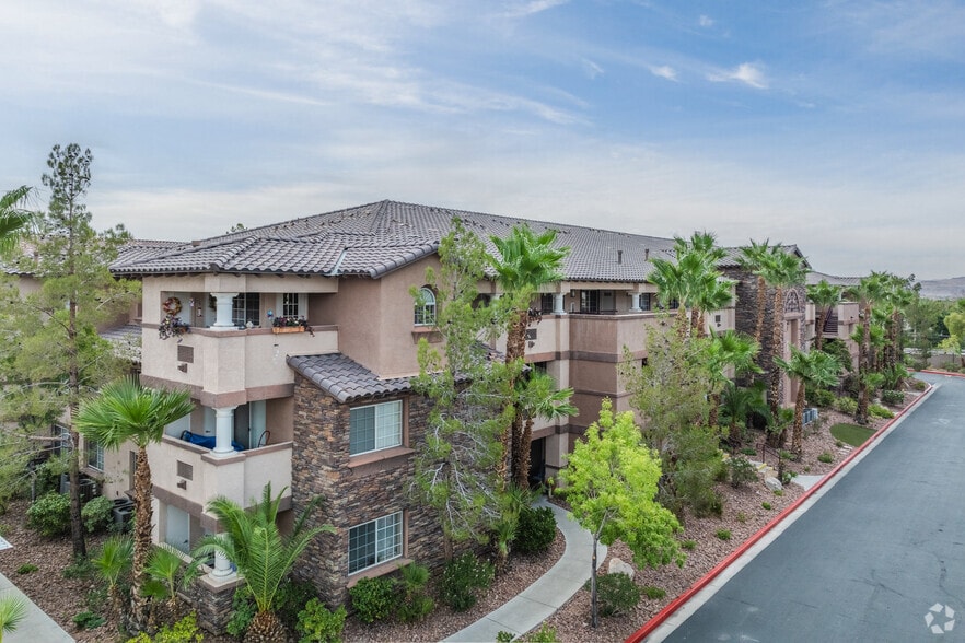 Primary Photo - Carefree Senior Living at the Willows (55+)