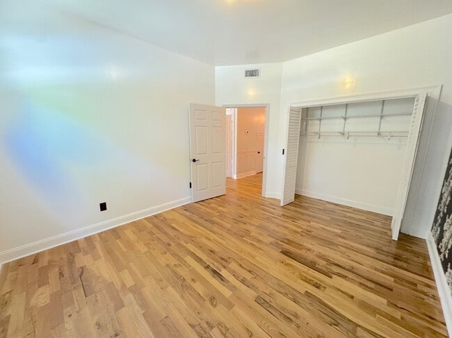 Building Photo - 521 W 37th St