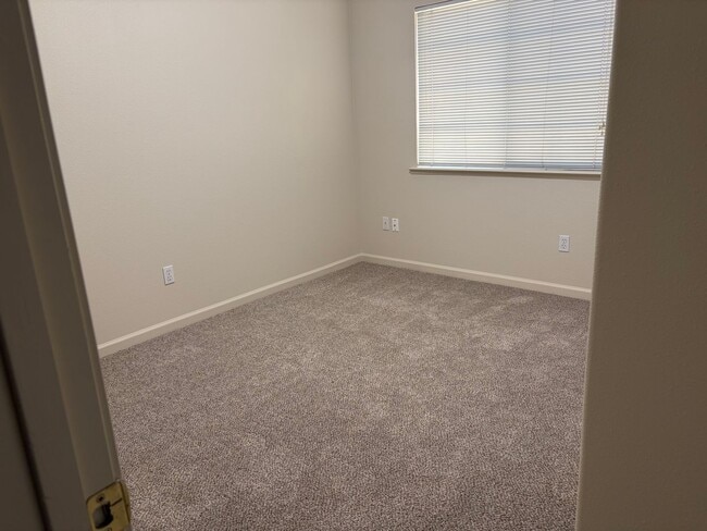 Building Photo - Spacious Single Story Home with Large Private Backyard & Covered Patio