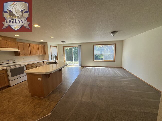 Building Photo - 1614 N Falcon Dr