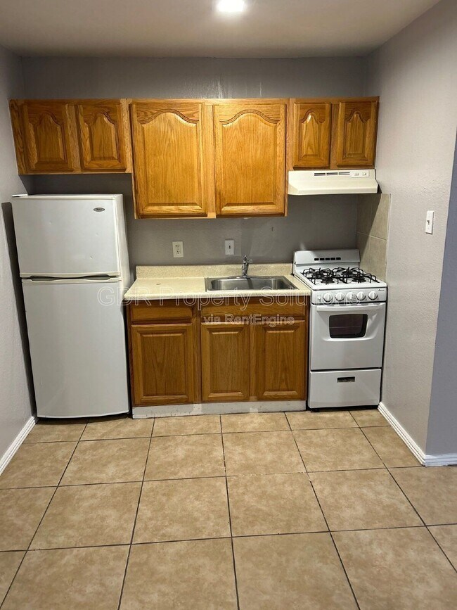 Building Photo - 401 14th St NW